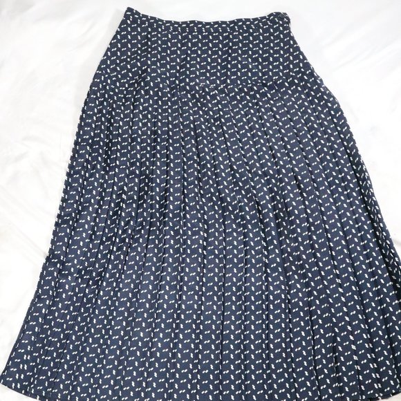 VTGFlowy Printed and Pleated A-Line Skirt Sz 10 US - Picture 9 of 13